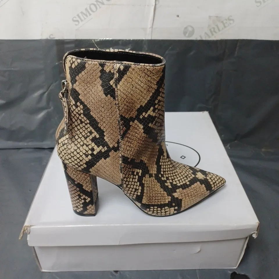 BOXED PAIR OF STEVE MADDEN SNAKE PRINT ANKLE BOOTS SIZE 36