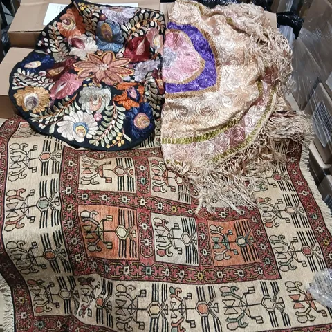PALLET OF APPROXIMATELY 60 ITEMS OF ASSORTED SOFT FURNISHINGS AND TEXTILES