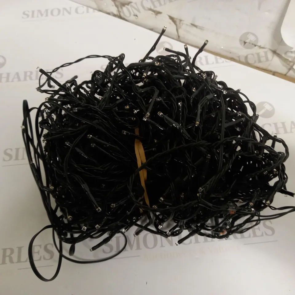 JOHN LEWIS WARM WHITE LINE LIGHTS LEDS ON GREEN WIRE (480 COUNT)