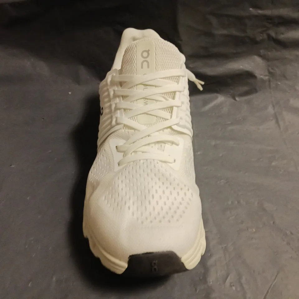 PAIR OF ON SHOES IN WHITE UK SIZE 10.5