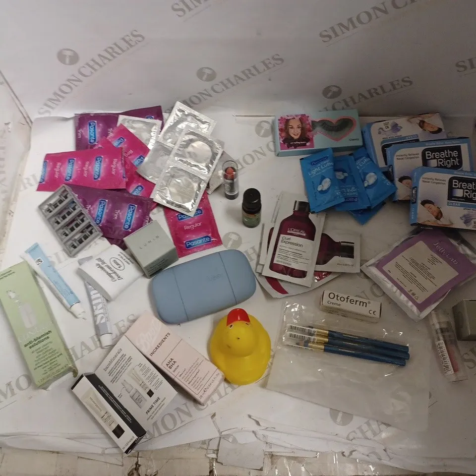 LOT OF APPROX 20 ASSORTED HEALTH AND BEAUTLY- FUSSY, CLINIQUE ANTI BLEMISH SOLUTION, LUMIN CHARCOAL FACE SCRUB