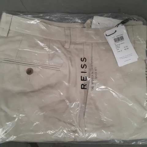 REISS HAMPTON CASUAL CHINOS IN STONE SIZE 32INCH