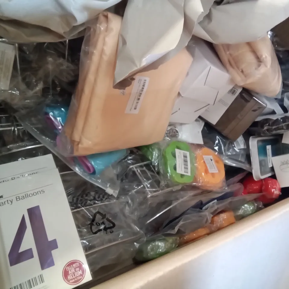 PALLET OF ASSORTED ITEMS INCLUDING ITISLL TANK SPRAYER, SHOT GLASS DISPENSER, M-DESIGN METAL TISSUE STAND, M-DESIGN CUTLERY TRAY, ELECTRIC JAR OPENER, M-DESIGN COOKWARE RACK