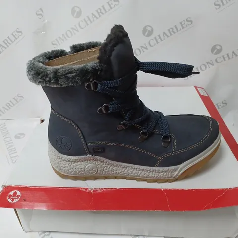 BOXED PAIR OF RIEKER WATER RESISTANT WARM HIKING BOOTS, NAVY - SIZE 4