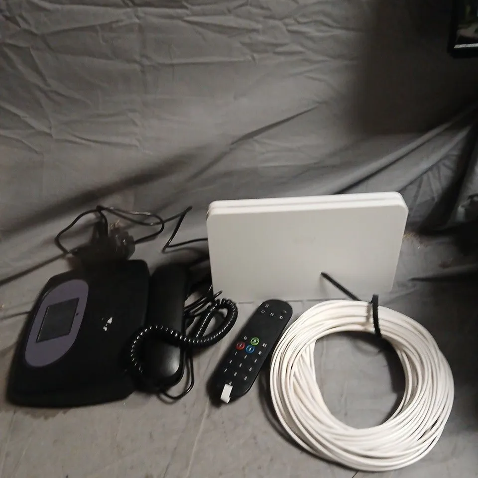 APPROXIMATELY 10 ASSORTED ELECTRICAL PRODUCTS TO INCLUDE LANDLINE TELEPHONE, SKY HUB AND CABLES