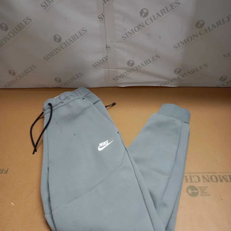 NIKE LIGHT GREY TRACKSUIT BOTTOMS SIZE XS