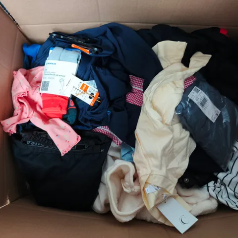 APPROXIMATELY 30 ASSORTED KIDS CLOTHING ITEMS IN VARIOUS STYLES, SIZES & COLOURS 