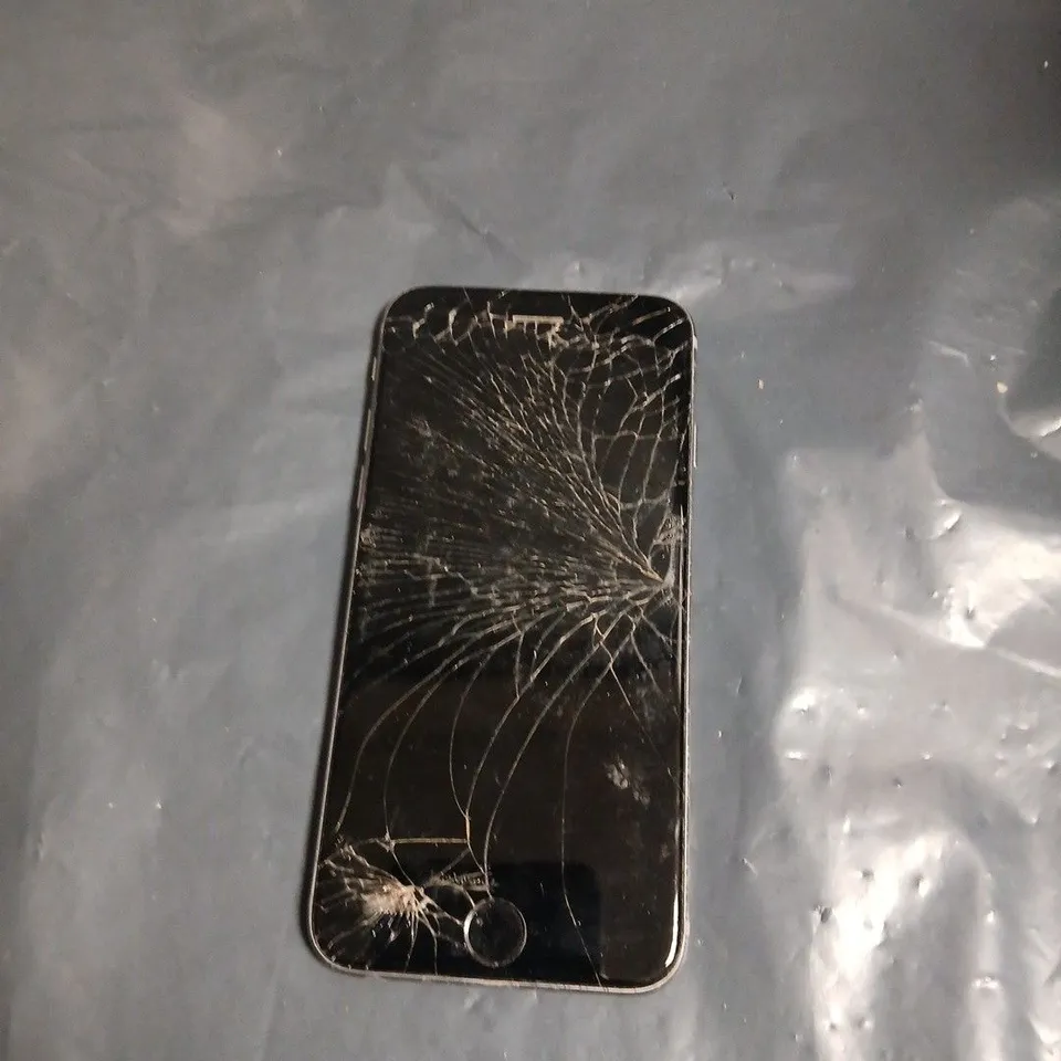 APPLE IPHONE (SILVER) – FRONT CRACKED SCREEN 