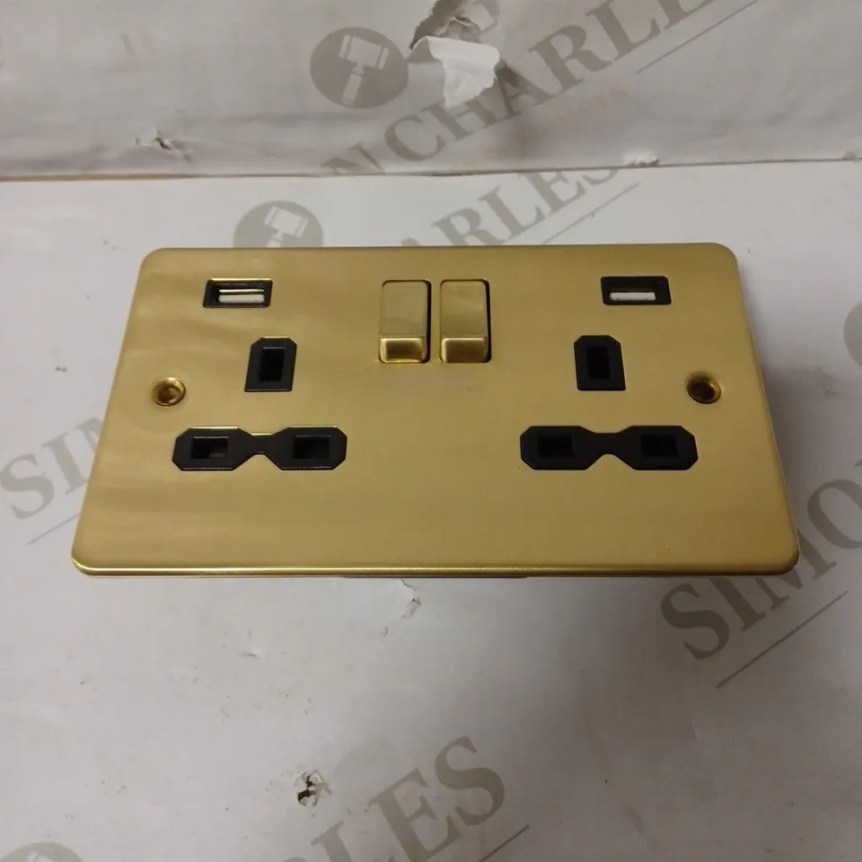 KNIGHTSBRIDGE 13A 2G SWITCHED SOCKET WITH DUAL USB