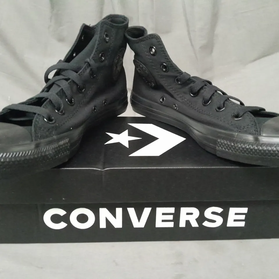 BOXED PAIR OF CONVERSE SHOES IN BLACK UK SIZE 6