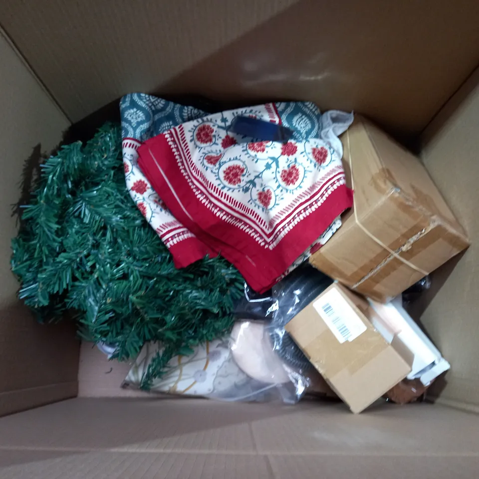 BOX OF APPROXIMATELY 12 ASSORTED ITEMS TO INCLUDE - TRAVEL ADAPTER - DISNEY BABY DUMBO TOOTH & CURL SET - STAINLESS STEEL TAP ECT