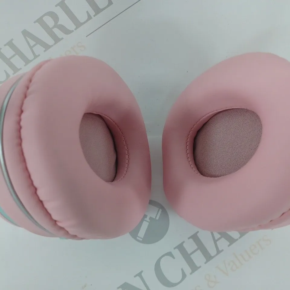 BOXED CAT THEMED COLOUR CHANGIIGN HEADPHONES