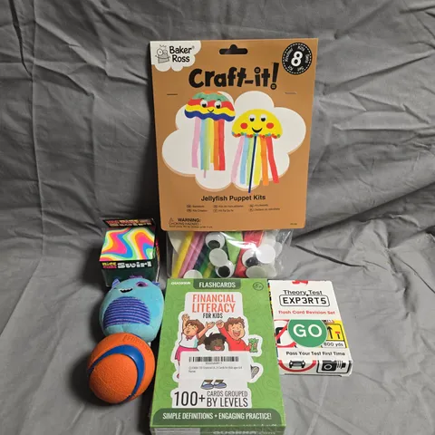 TOTE OF APPROXIMATELY 10 ASSORTED TOYS AND GAMES TO INCLUDE ART SET, FLASHCARDS AND TEDDIES