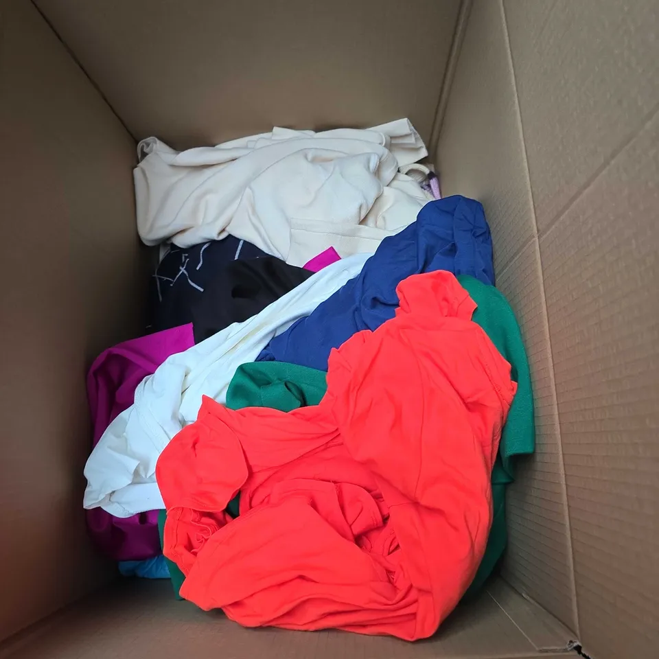 APPROXIMATELY 20 ITEMS OF LADIES CLOTHING, VARIOUS COLOURS, SIZES AND STYLES