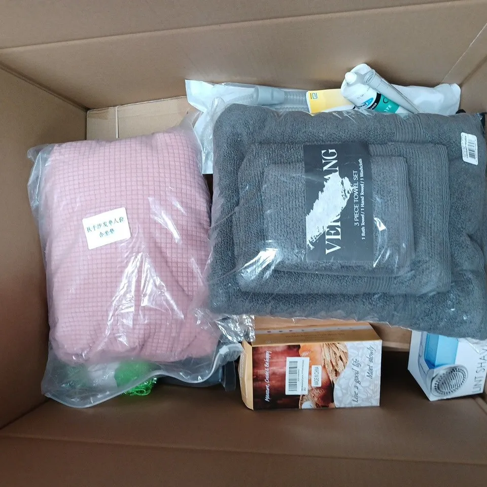 LOT TO CONTAIN APPROXIMATLEY 25 ASSORTED HOUSEHOLD PRODUCTS, INCLUDES TOWELS, DIY SILICONES & LINT AWAY ETC 