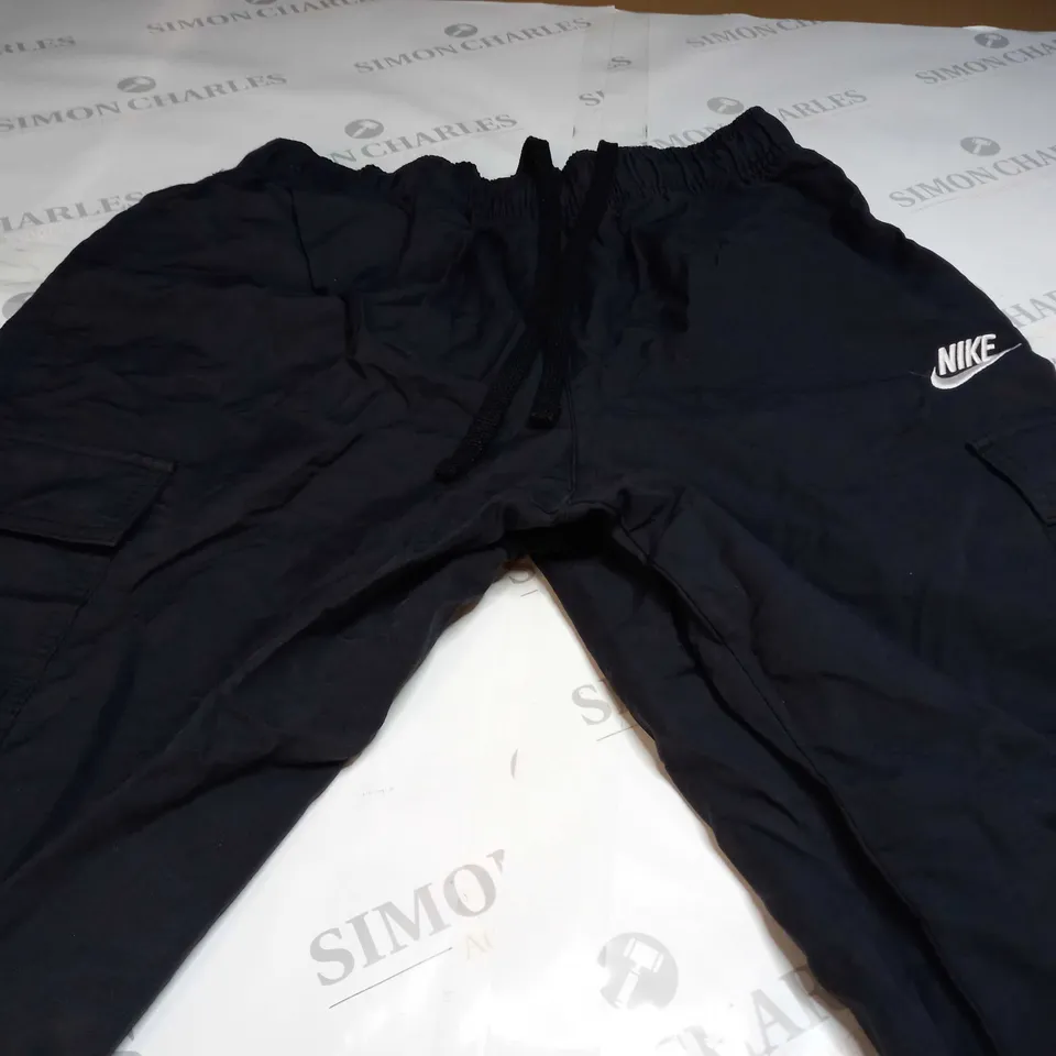 NIKE CARGO TRACKSUIT BOTTOMS IN BLACK - SMALL