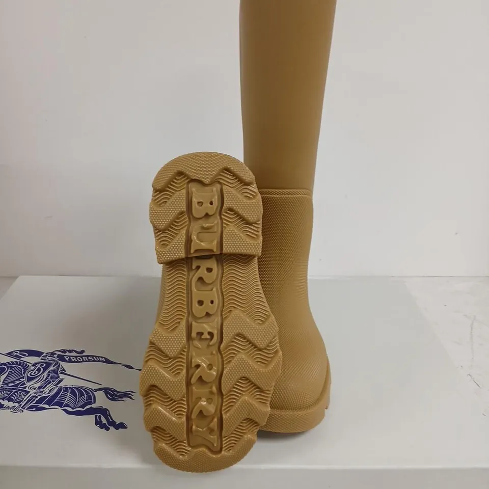 BURBERRY RUBBER KNEE-HIGH BOOTS – UK 4 (EU 37), TAN