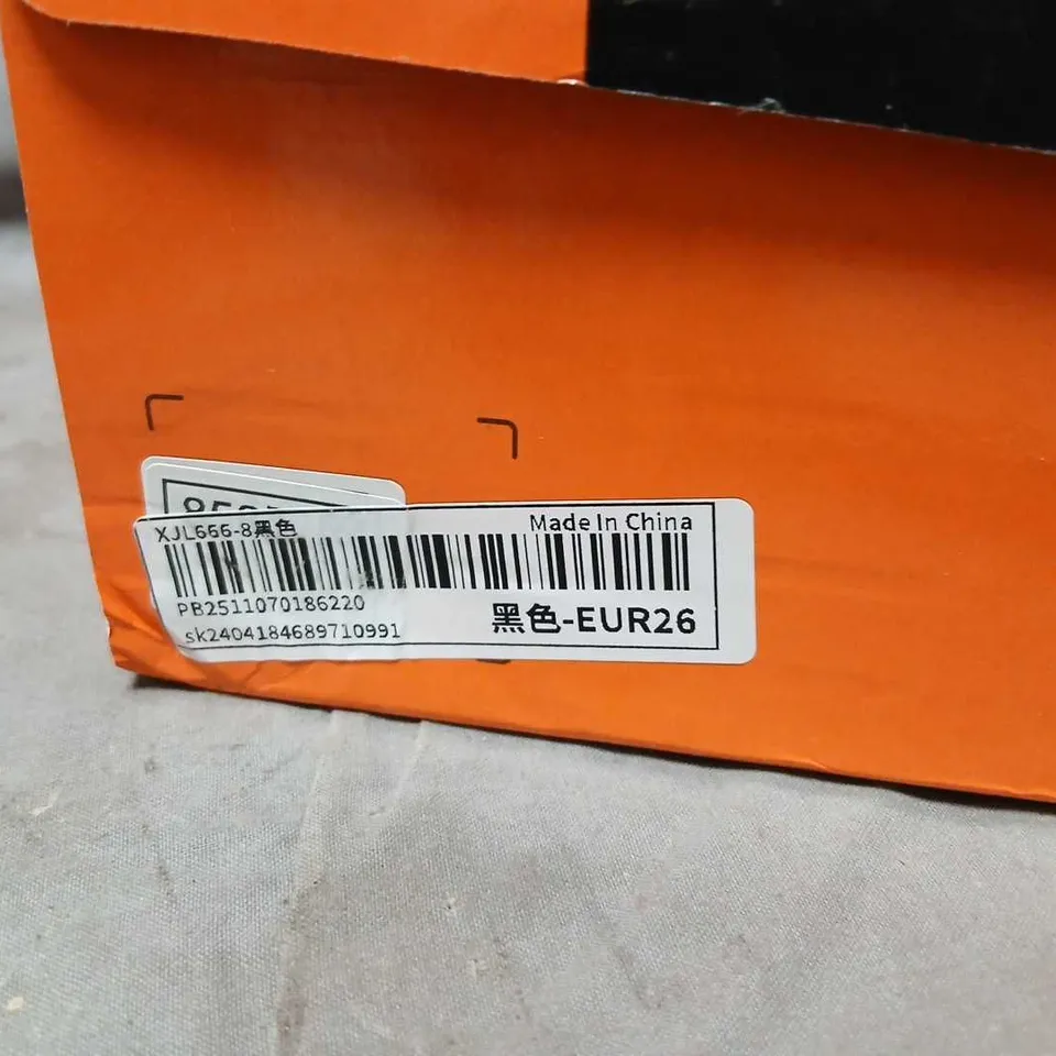 BLACK SNEAKER – EUR 26 (UK 8.5) ON ORANGE BOX