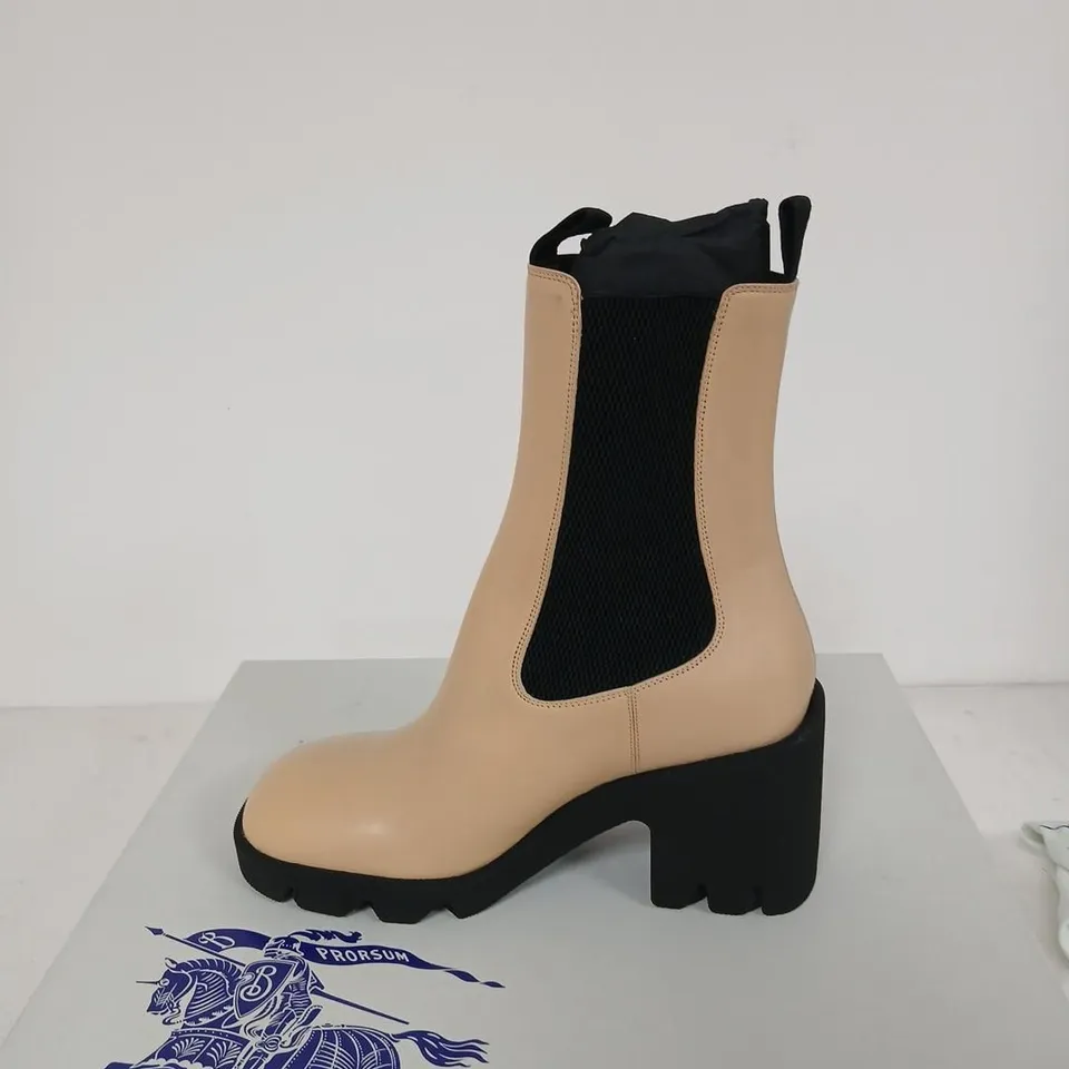 BURBERRY BEIGE CHELSEA BOOT WITH BLACK ELASTIC PANELS – WOMEN'S PLATFORM HEEL SIZE 40