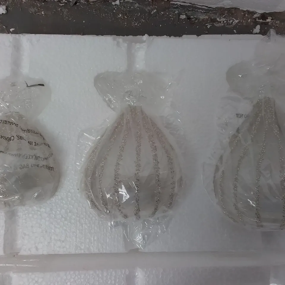 OUTLET JM BY JULIEN MACDONALD SET OF 3 PRE-LIT GLASS ANGELS