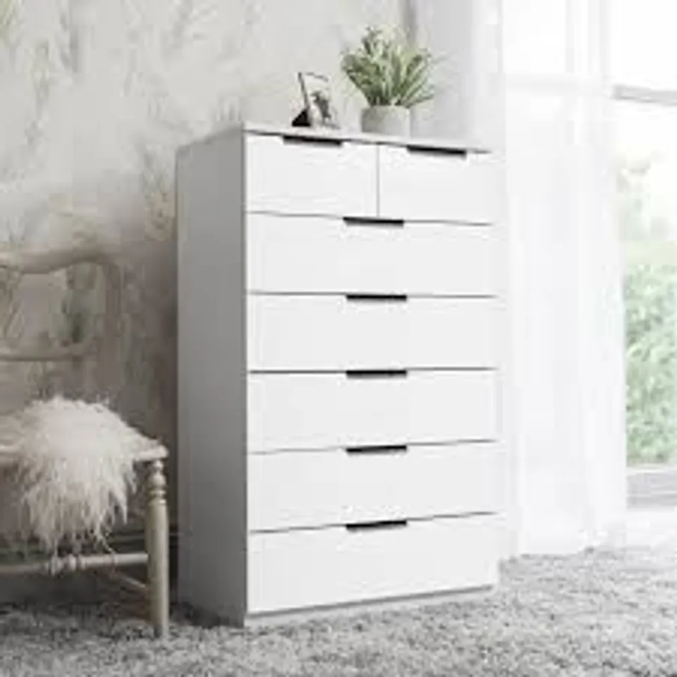 BOXED LAURA JAMES ESSIE 2 OVER 5 CHEST OF DRAWERS - PURE WHITE (1 BOX)