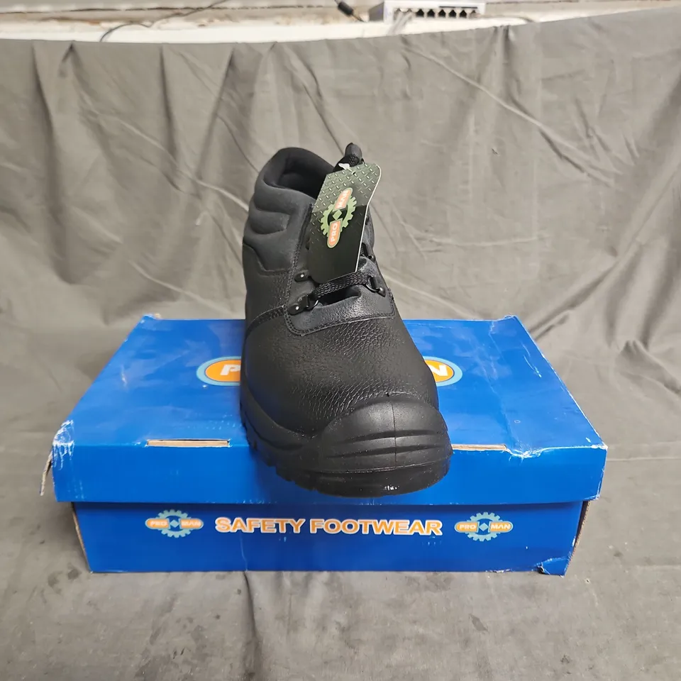 BOXED PAIR OF PROMAN DUAL DENSITY CHUKKA BUFFALO LEATHER BOOT IN BLACK SIZE UK 12