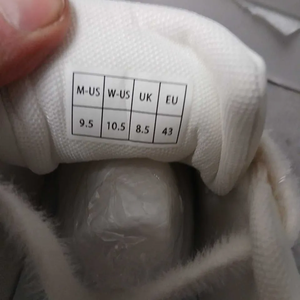 CONZURI UK 8.5 WHITE SNEAKERS 