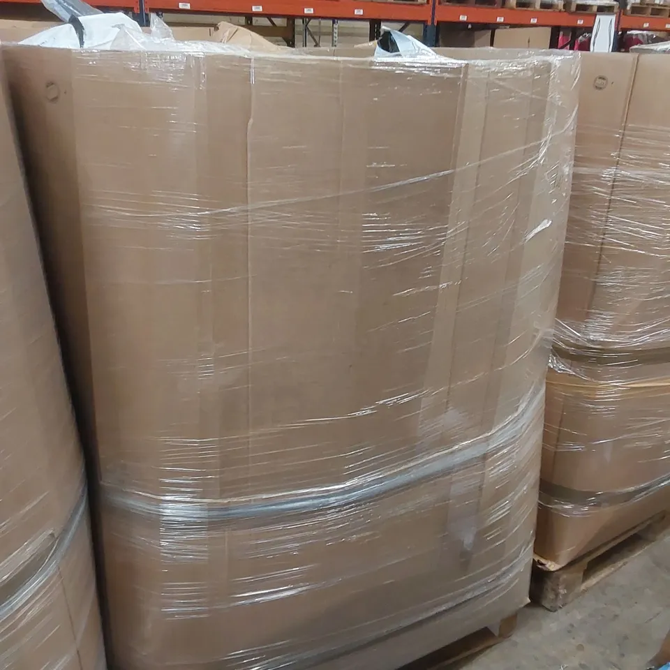 PALLET TO CONTAIN A LARGE ASSORTMENT OF PILLOWS AND CUSHIONS // BRANDS MAY VARY