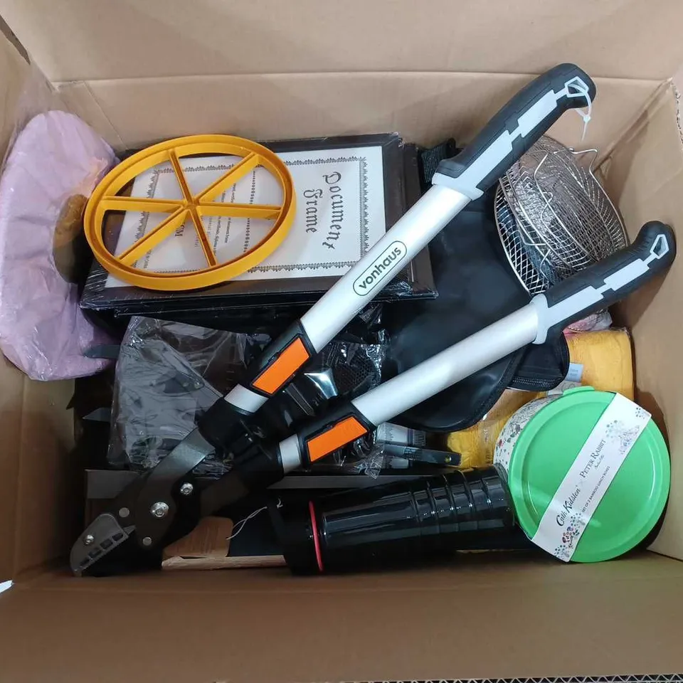 BOX OF APPROX 30 ASSORTED ITEMS TO INCLUDE - VONHAUS GEARED TELESCOPIC ANVIL LOPPER - 2 BAMBOO LUNCH BOXES - A4 DOCUMENT FRAMES ECT 