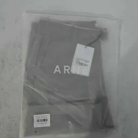 BAGGED ARNE TAILORED CHINO SHORTS IN STONE SIZE 32