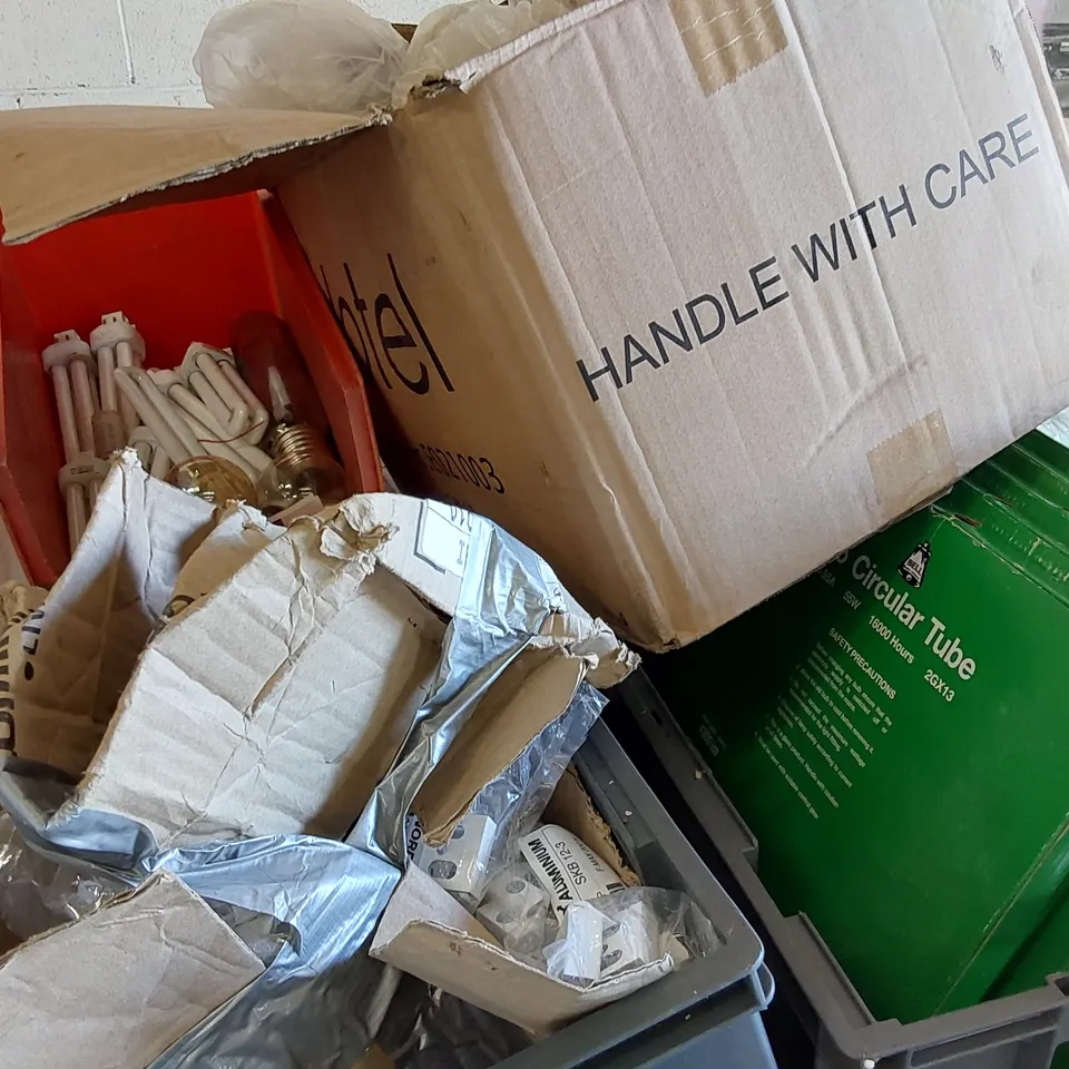 CAGE OF ASSORTED UNPROCESSED CONSUMER/COMMERCIAL GOODS INCLUDING MOSTLY LIGHT BULBS AND FITTINGS (CAGE NOT INCLUDED)