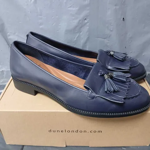 BOXED PAIR OF DUNE LONDON KILTED TASSEL LOAFERS IN NAVY LEATHER - SIZE 7
