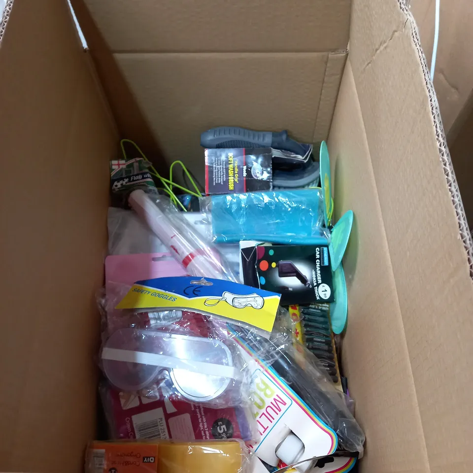 BOX OF ASSORTED ITEM APPROXIMATELY 20 ITEMS TO INCLUDE IPAD CASE, KIDS BOTTLES, BATTERIES ETC