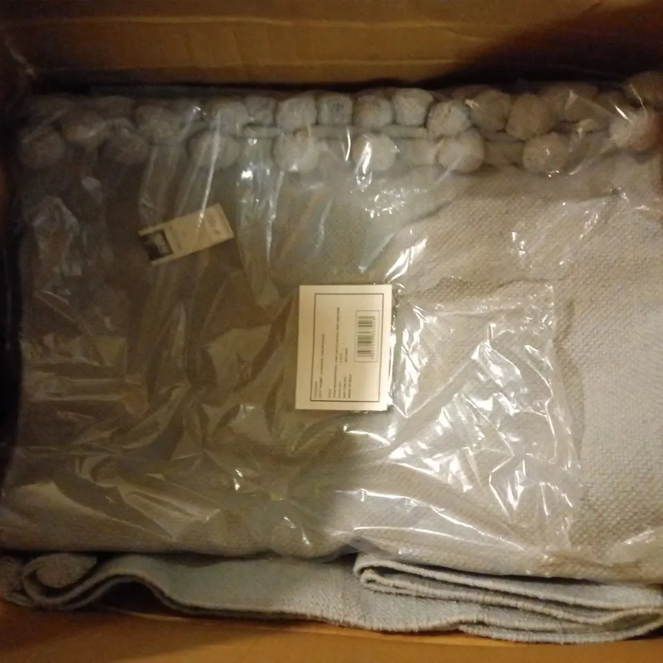 BOX OF 6 BRAND NEW POM POM COTTON RUGS - GREY