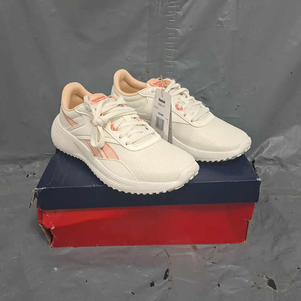 BOXED PAIR OF REBOOK LITE 4 SHOES IN WHITE / CORAL SIZE UK 4