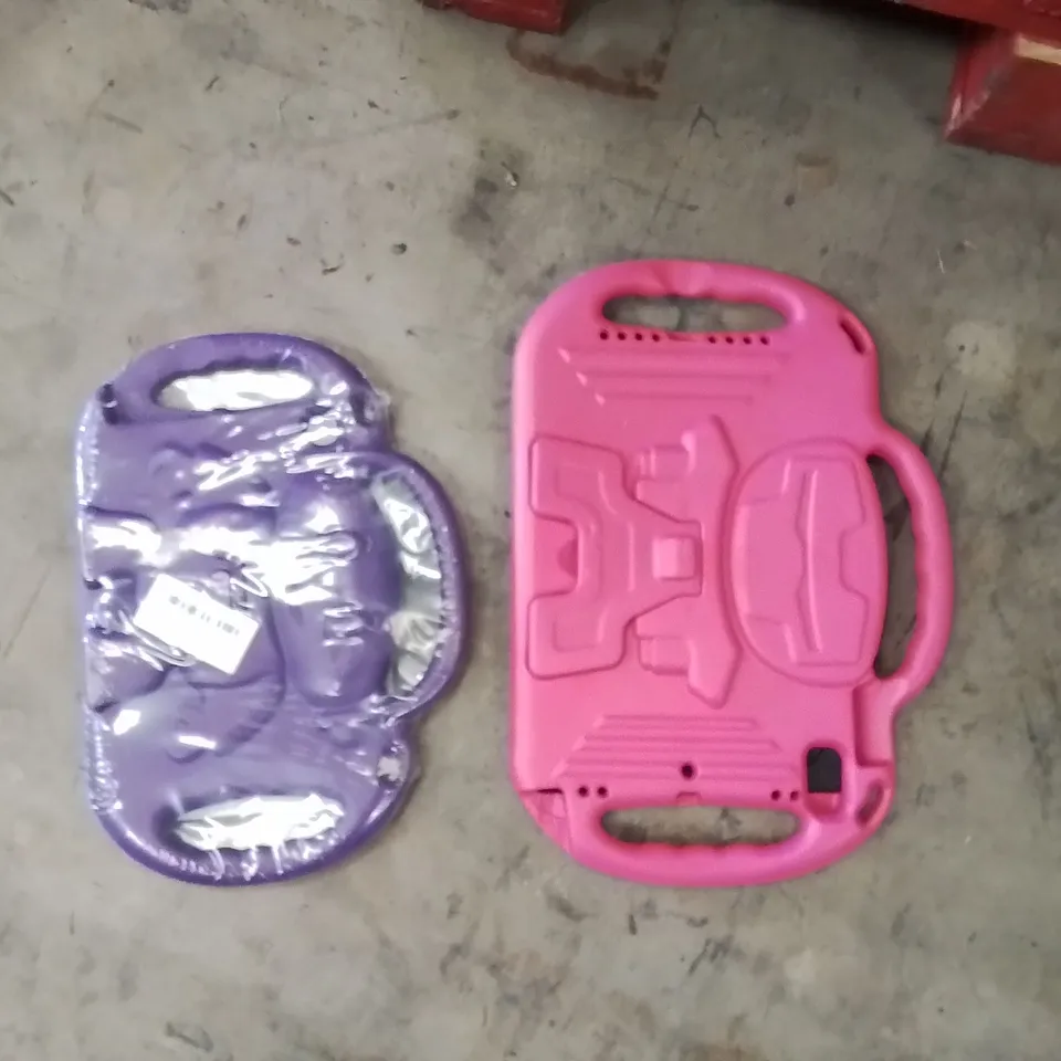 PALLET CONTAINING A LARGE QUANTITY OF TABLET CASES AND SCREEN PROTECTORS 