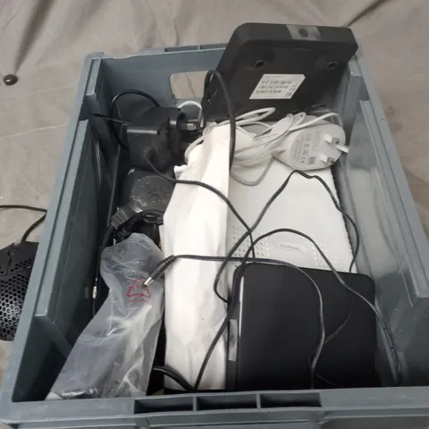 TOTE OF APPROXIMATELY 12 ASSORTED ITEMS TO INCLUDE: SUMVISION RAJIN-X MOUSE