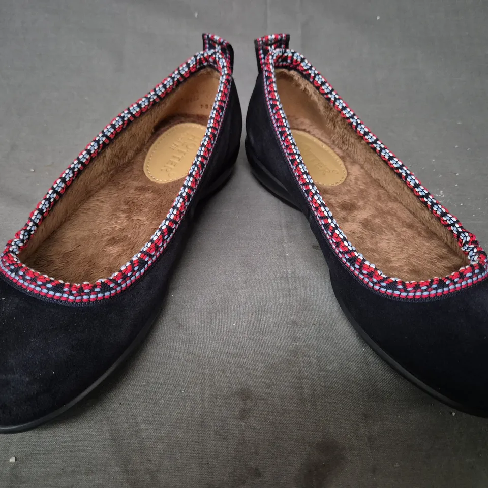 BOXED PAIR OF HOTTER HONEY WIDE LOW WEDGE SLIP-ON SHOES IN NAVY UK SIZE 4