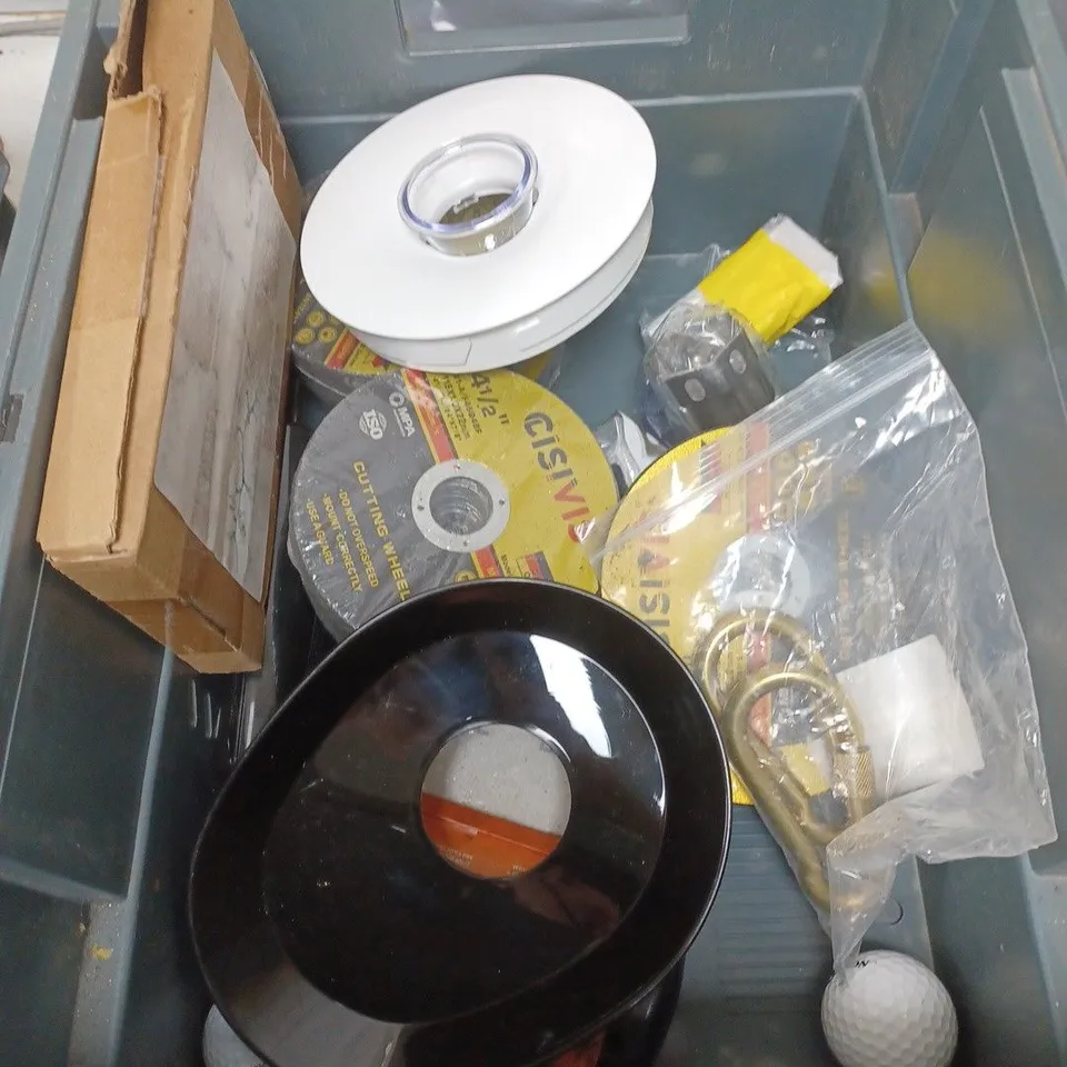 BOX OF APPROXIMATELY 10 ASSORTED HOUSEHOLD ITEMS TO INCLUDE GOLF BALLS, NAIL LAMP AND CUTTING WHEELS 