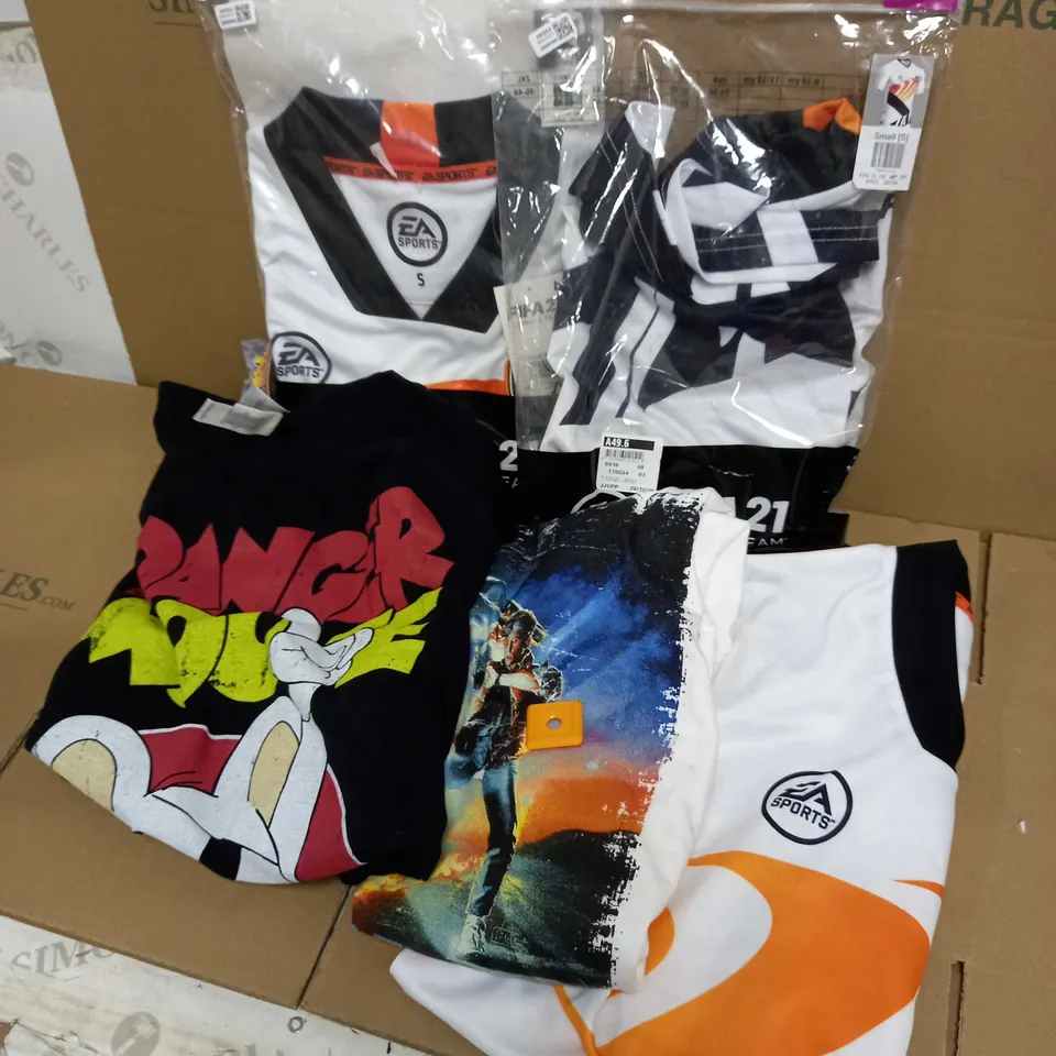 LOT OF 5 T-SHIRTS (FIFA 21, DANGER MOUSE, BACK TO THE FUTURE)