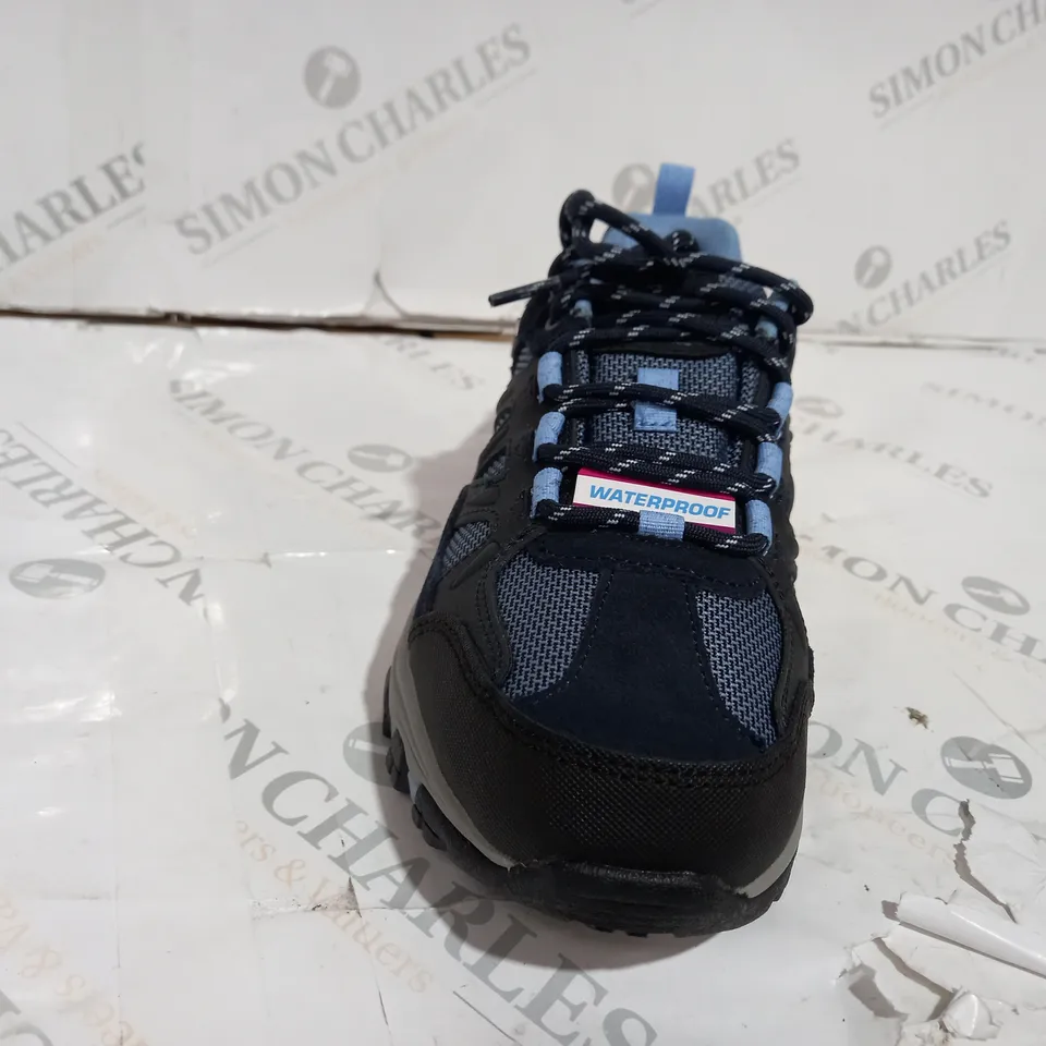BOXED PAIR OF SKECHERS WATERPROOF BOOTS, NAVY - SIZE 4.5