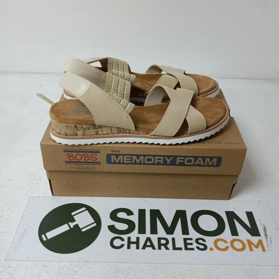BOXED PAIR OF SKECHERS BOBS SANDALS IN NATURAL - UK 7