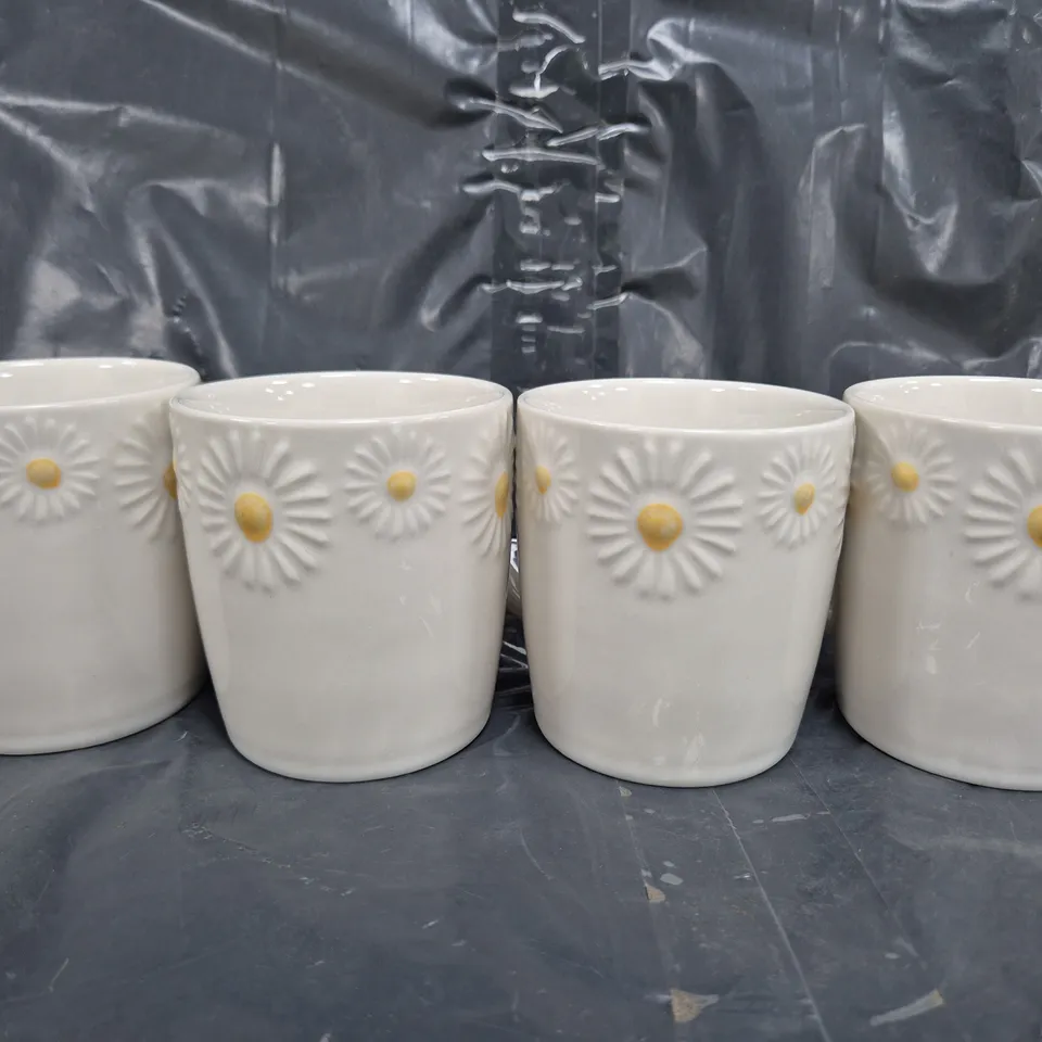 UNBRANDED SET OF 4 DAISY MUGS