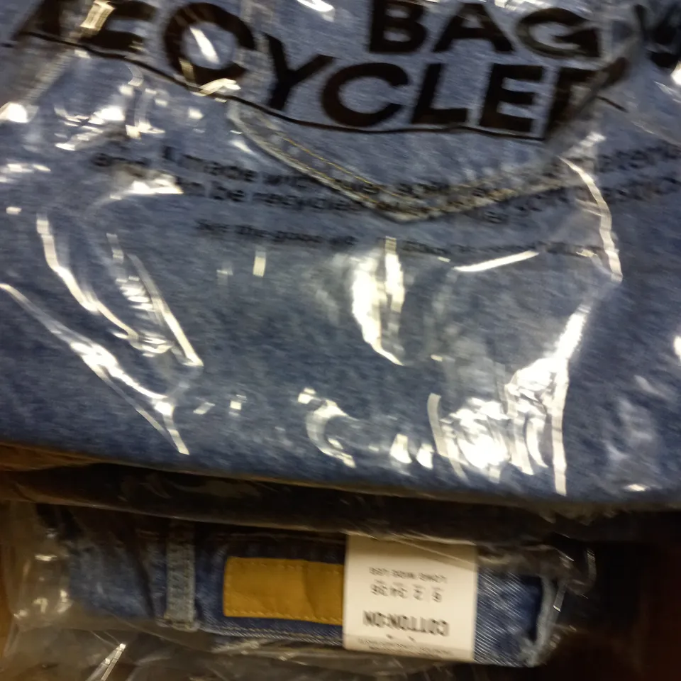 BOX OF APPROX 15 BRAND NEW COTTON:ON LONG WIDE LEG JEANS - COOGEE BLUE SIZE AUS 6