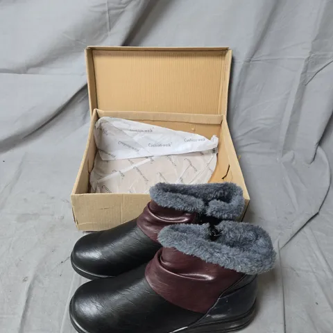 CUSHION-WALK WOMEN'S BLACK LEATHER WINTER BOOTS WITH GREY FUR LINING β BOXED SIZE 4