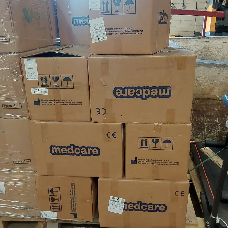 PALLET OF APPROXIMATELY 800 ASSORTED BRAND NEW MEDICARE LAMINATED NON STERILE GOWNS - SIZE XL