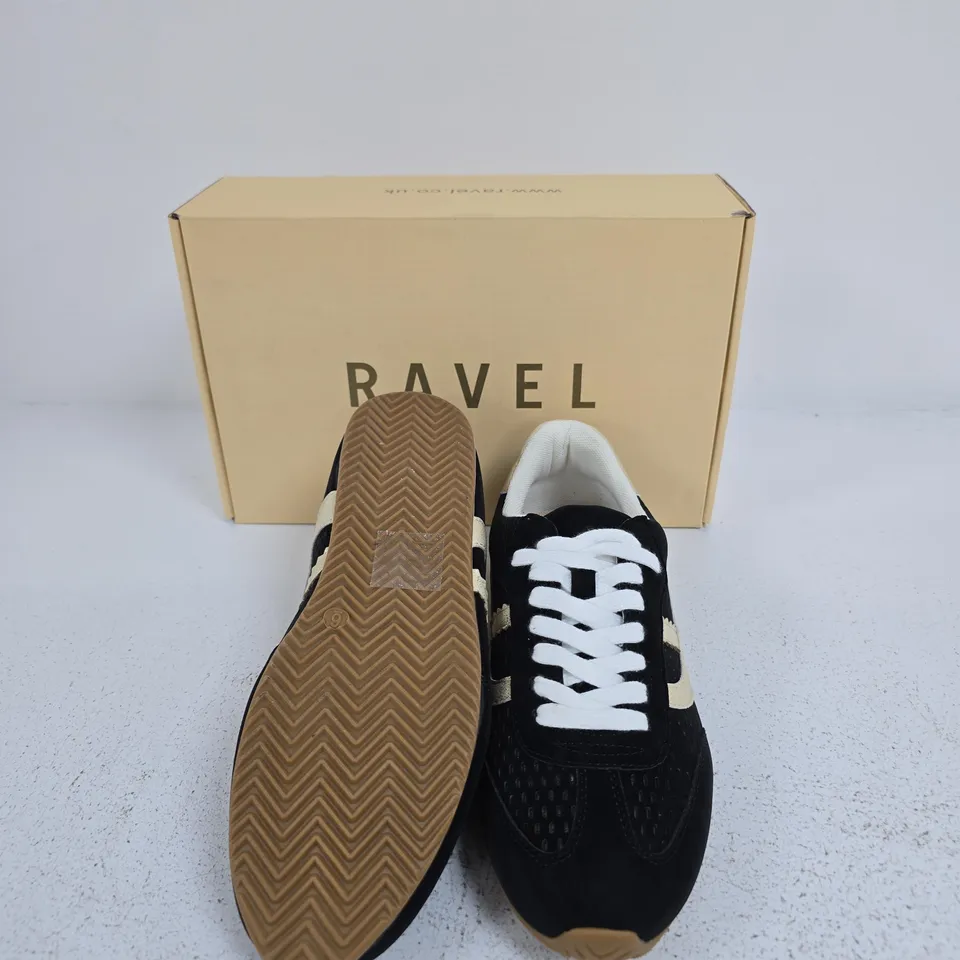 RAVEL LENNEL RLS710 BLACK/GOLD TRAINERS – UK 6
