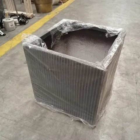 SMALL GARDEN PLANTER