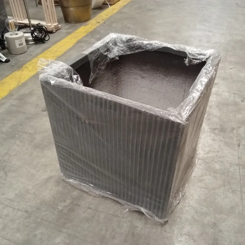 SMALL GARDEN PLANTER