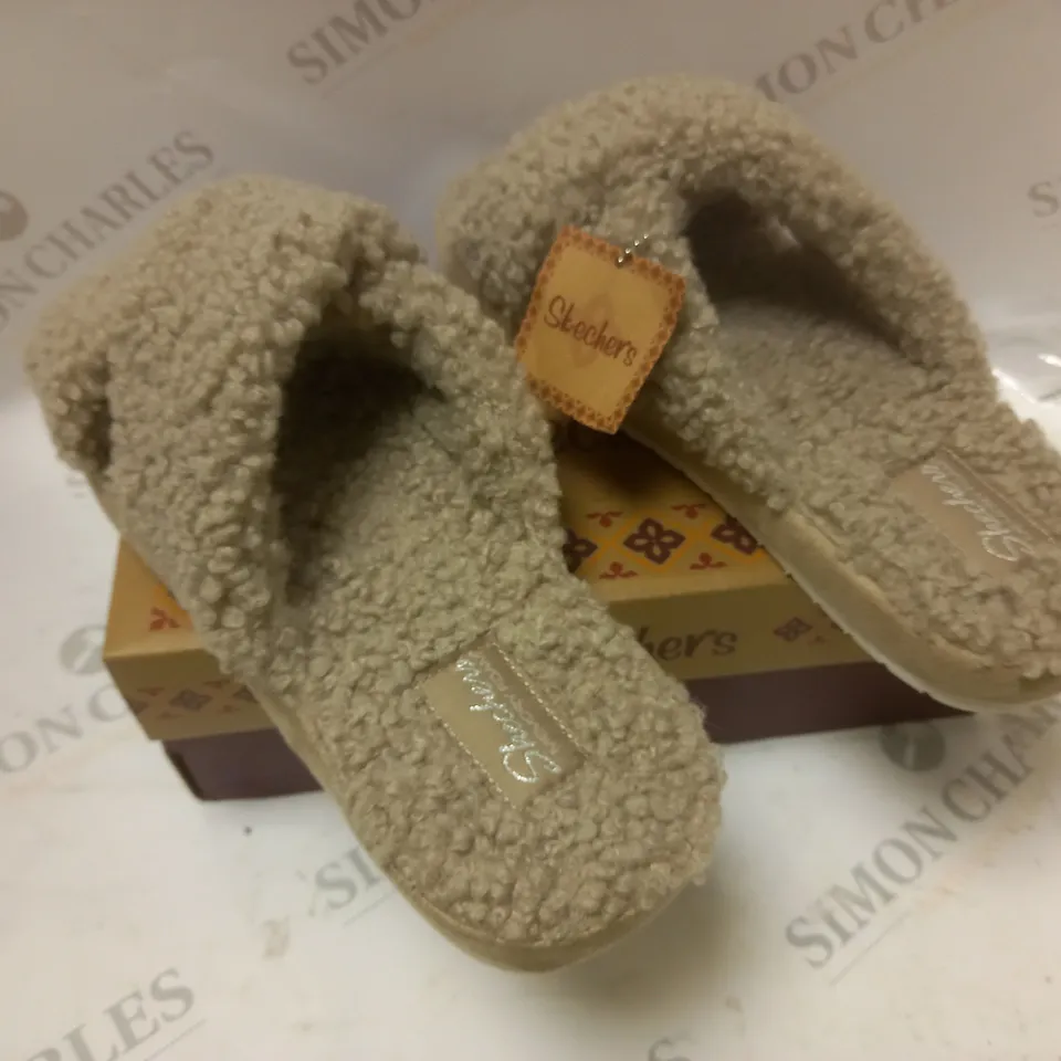 BOXED SKETCHERS COZY SLIDERS - SIZE 7